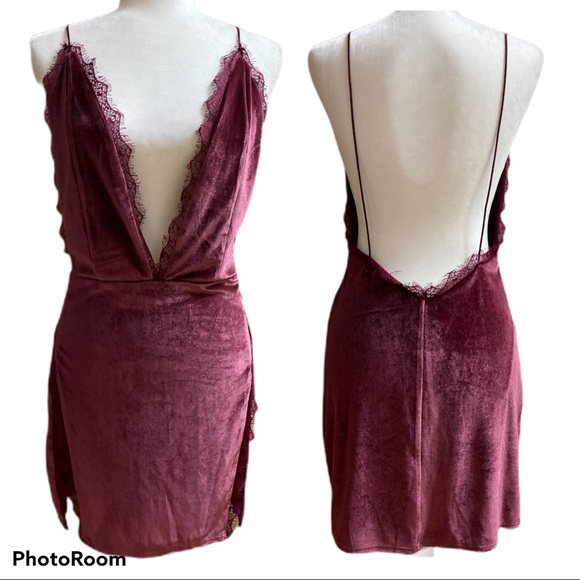 Tobi Dresses & Skirts - SALE! TOBI Deep Plunge Velvet Lace Mini Dress M